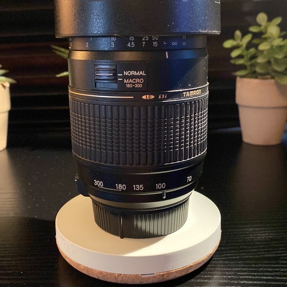 Tamron 70-300mm f4 - 5.6 w/ Macro Mode - Picture 2 of 4